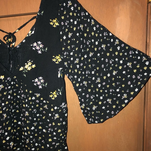 Super cute hollister top - Picture 4 of 4